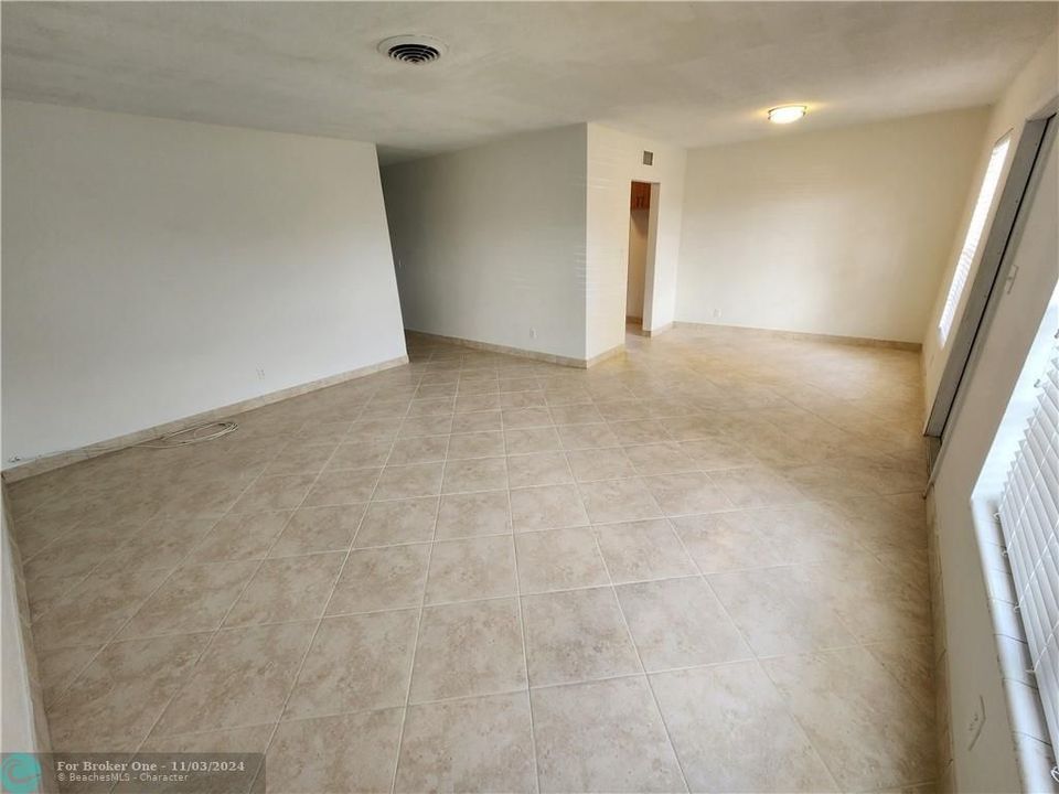 For Sale: $2,550 (2 beds, 1 baths, 980 Square Feet)