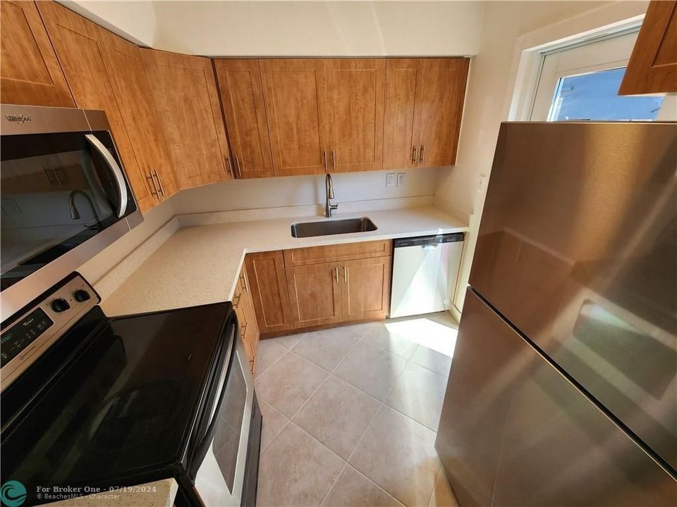 For Sale: $2,550 (2 beds, 1 baths, 980 Square Feet)