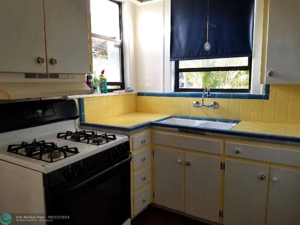 En Venta: $475,000 (2 camas, 1 baños, 901 Pies cuadrados)