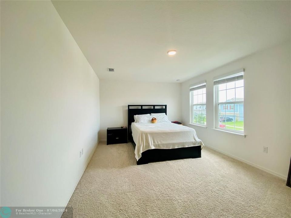 For Sale: $459,000 (4 beds, 2 baths, 1972 Square Feet)
