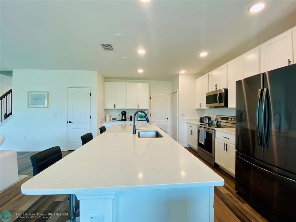 For Sale: $459,000 (4 beds, 2 baths, 1972 Square Feet)