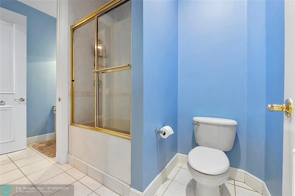 待售: $2,350,000 (6 贝兹, 5 浴室, 6925 平方英尺)