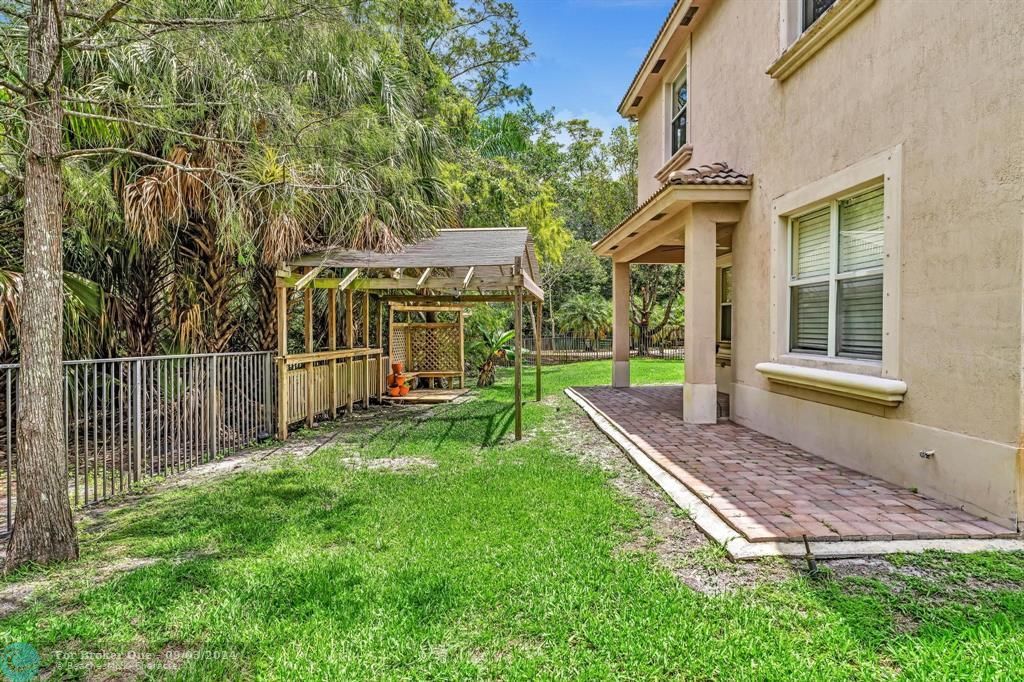 For Sale: $679,000 (4 beds, 2 baths, 2422 Square Feet)