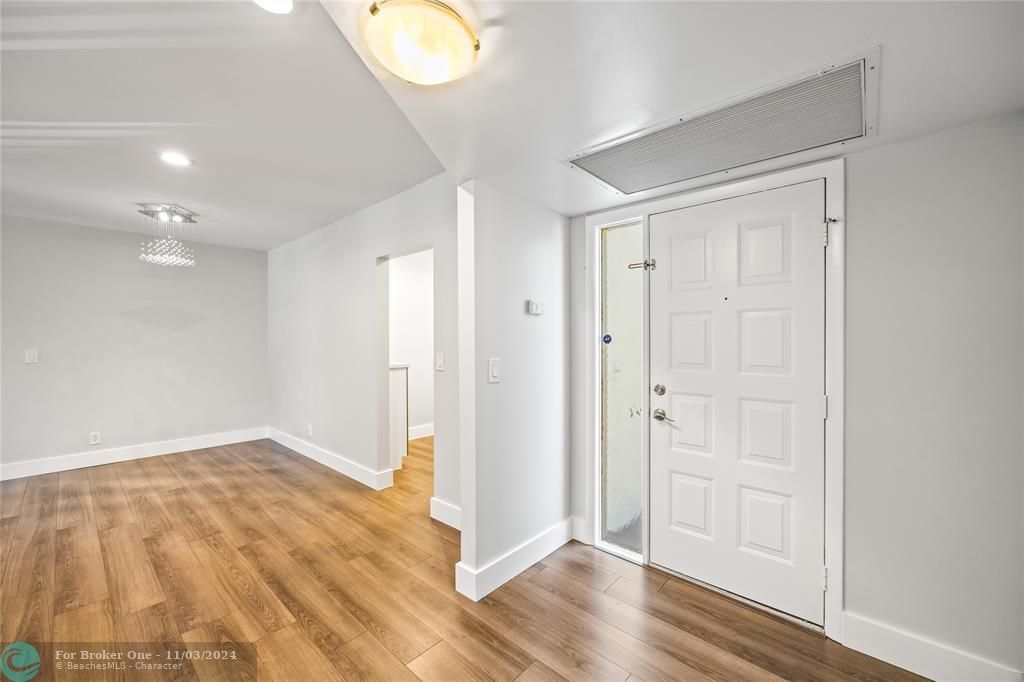 Recently Sold: $260,000 (2 beds, 2 baths, 978 Square Feet)