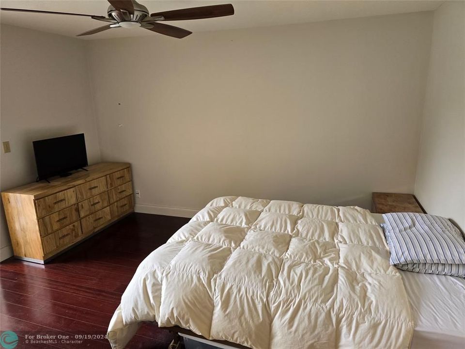 For Sale: $85,000 (1 beds, 1 baths, 593 Square Feet)