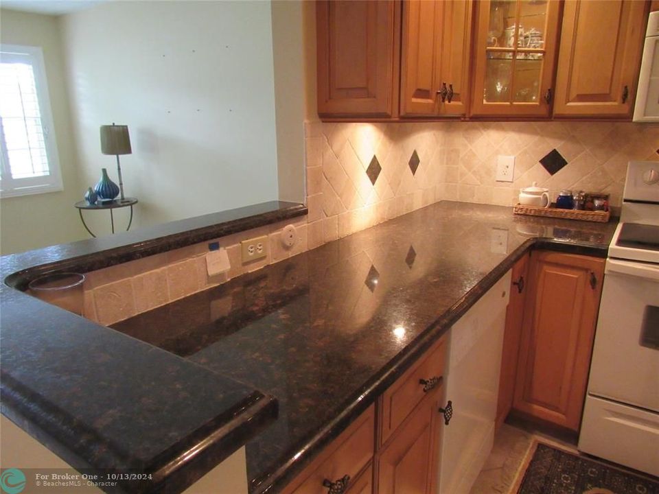 For Sale: $124,900 (1 beds, 1 baths, 599 Square Feet)