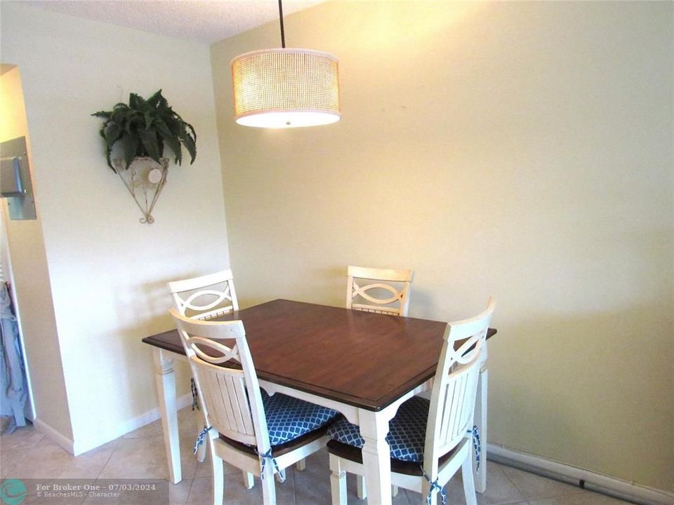 For Sale: $124,900 (1 beds, 1 baths, 599 Square Feet)