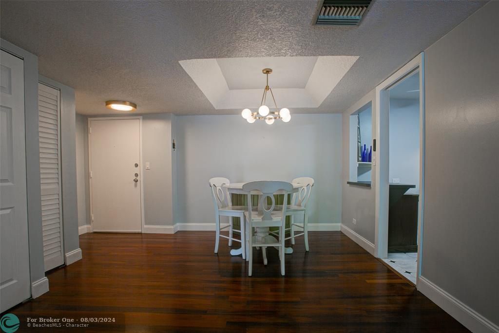 For Rent: $1,800 (1 beds, 1 baths, 800 Square Feet)