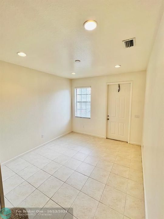 For Rent: $2,400 (4 beds, 2 baths, 1588 Square Feet)