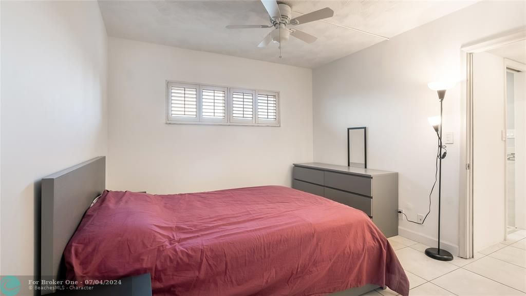 For Sale: $229,000 (1 beds, 1 baths, 610 Square Feet)
