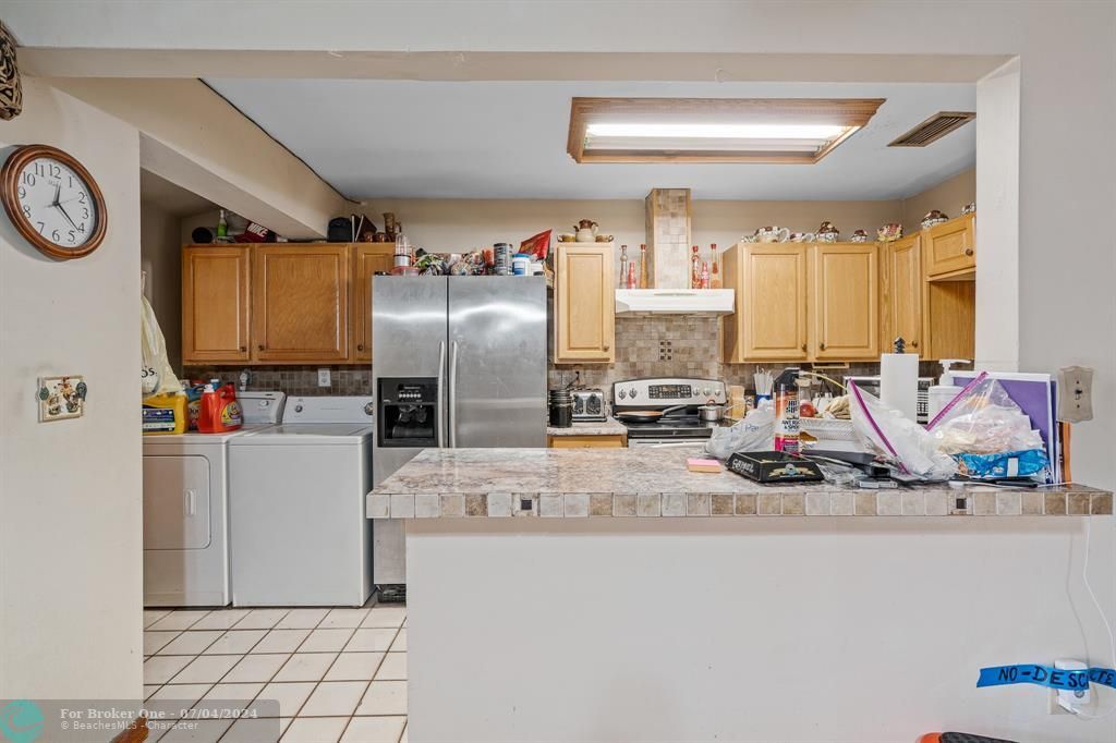 For Sale: $389,900 (2 beds, 1 baths, 1085 Square Feet)