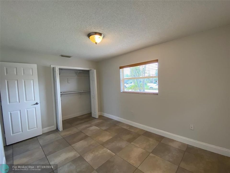Active With Contract: $399,900 (2 beds, 1 baths, 1053 Square Feet)