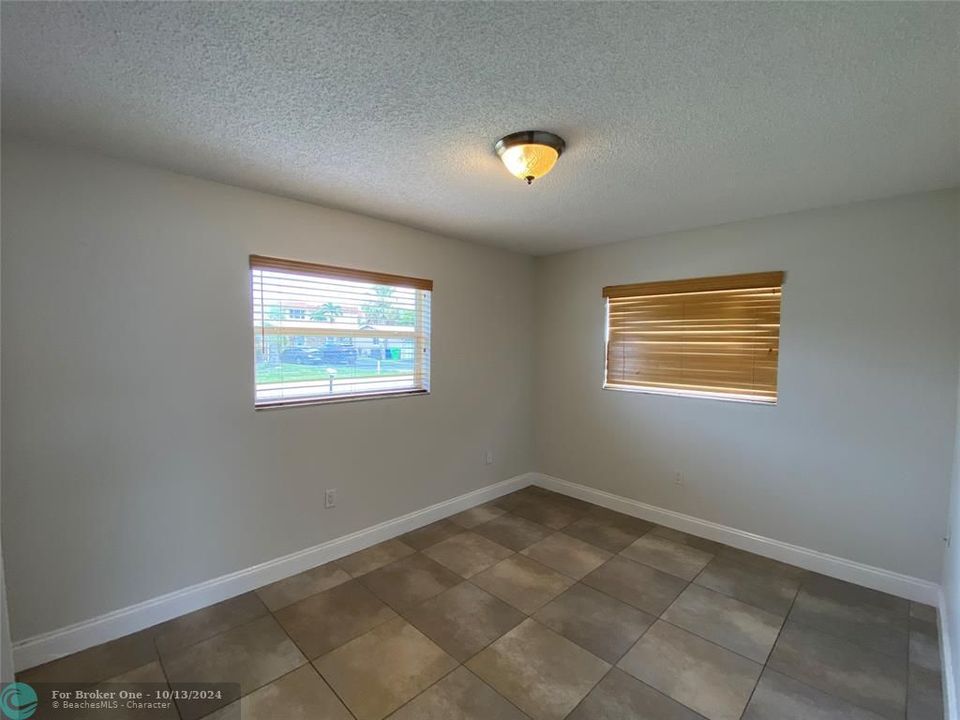 Active With Contract: $399,900 (2 beds, 1 baths, 1053 Square Feet)