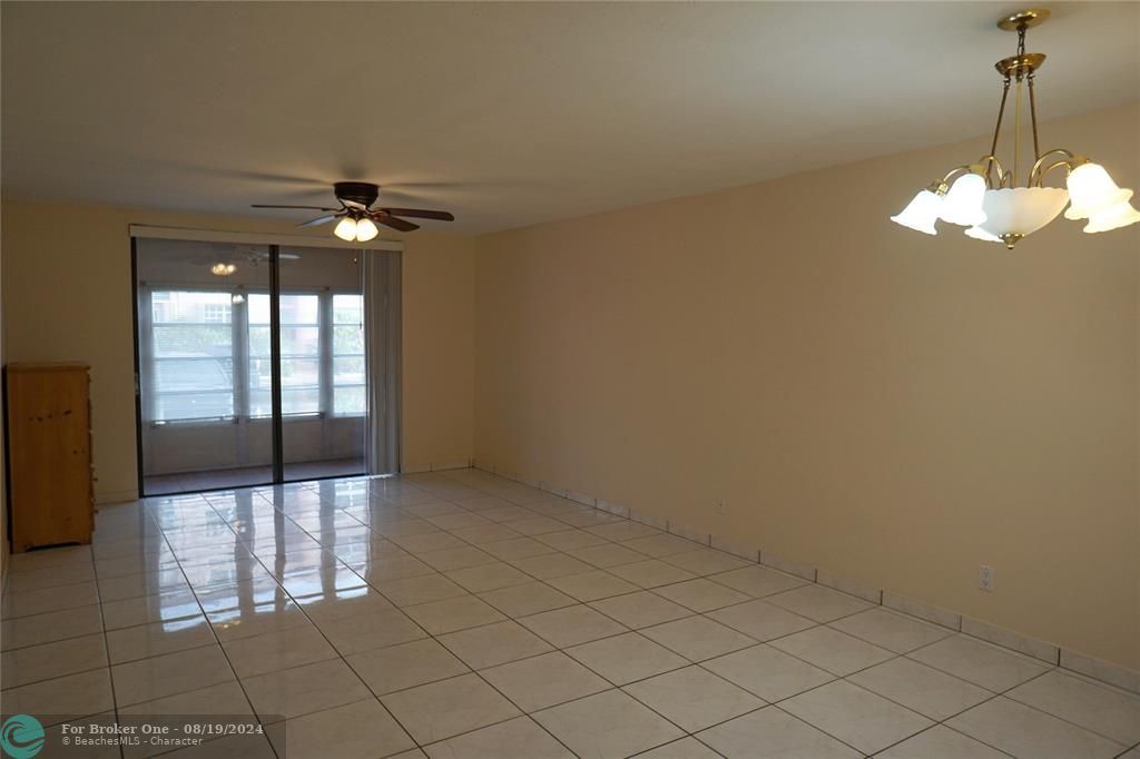 For Sale: $129,000 (2 beds, 2 baths, 1010 Square Feet)