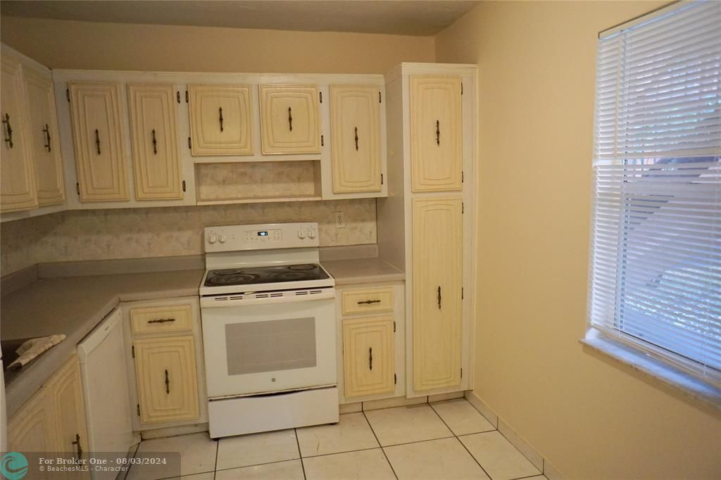 For Sale: $129,000 (2 beds, 2 baths, 1010 Square Feet)