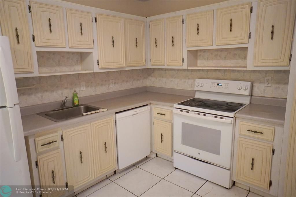 For Sale: $129,000 (2 beds, 2 baths, 1010 Square Feet)