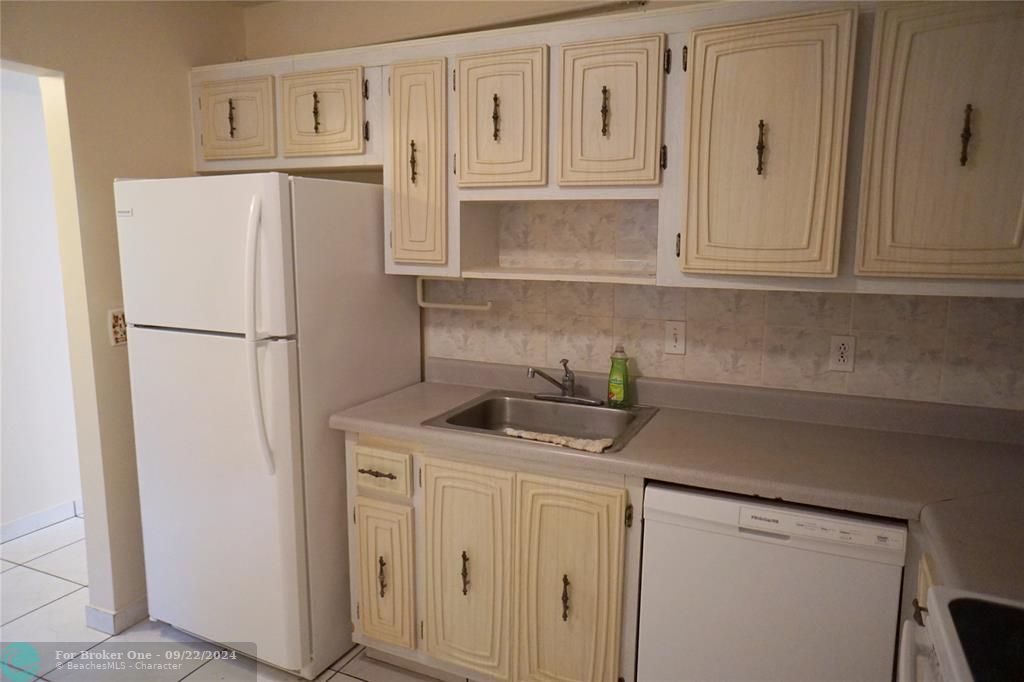 For Sale: $129,000 (2 beds, 2 baths, 1010 Square Feet)