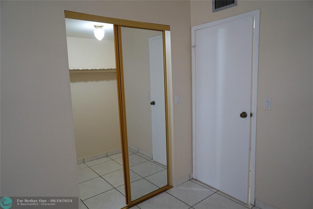 For Sale: $129,000 (2 beds, 2 baths, 1010 Square Feet)