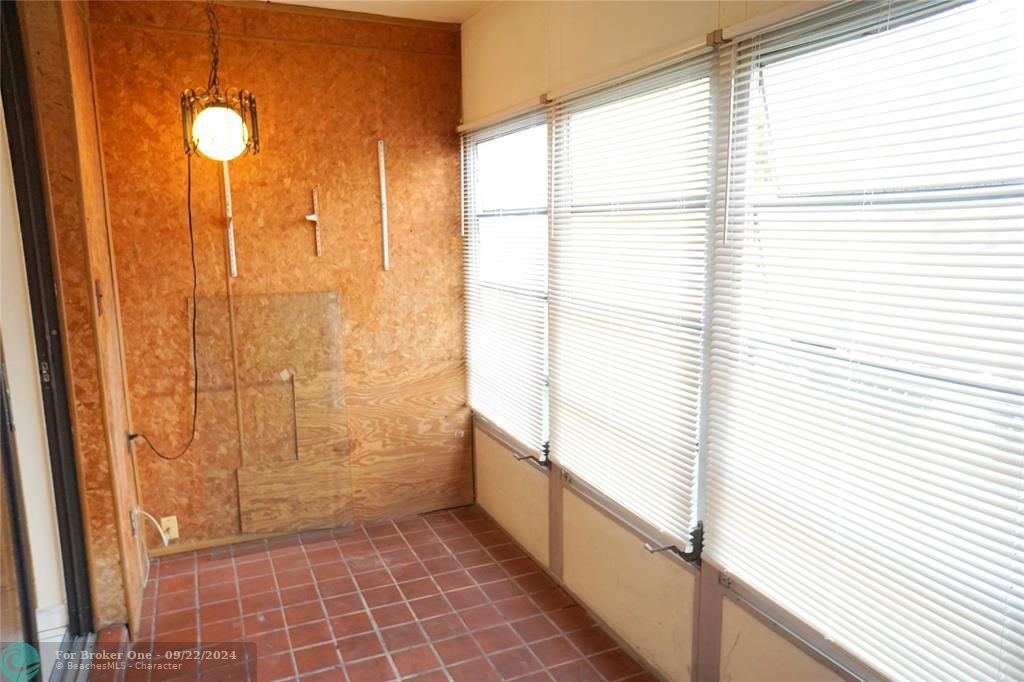 For Sale: $129,000 (2 beds, 2 baths, 1010 Square Feet)