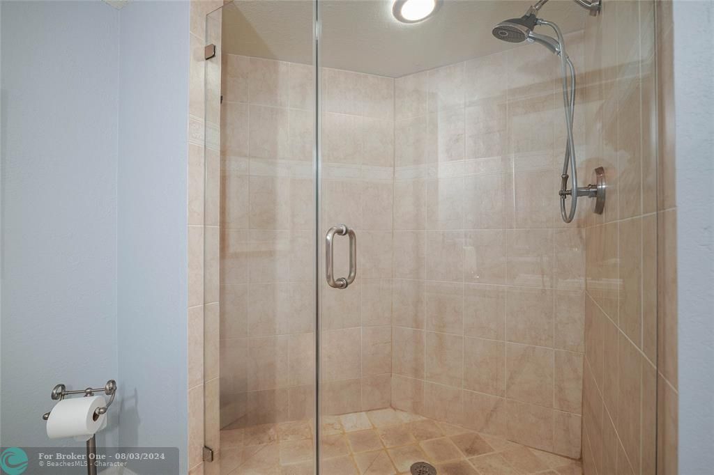 待售: $259,000 (2 贝兹, 2 浴室, 1384 平方英尺)