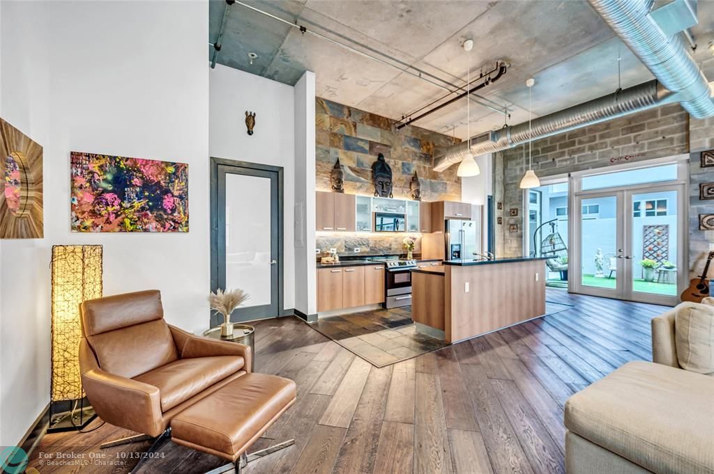 For Sale: $800,000 (2 beds, 2 baths, 1566 Square Feet)