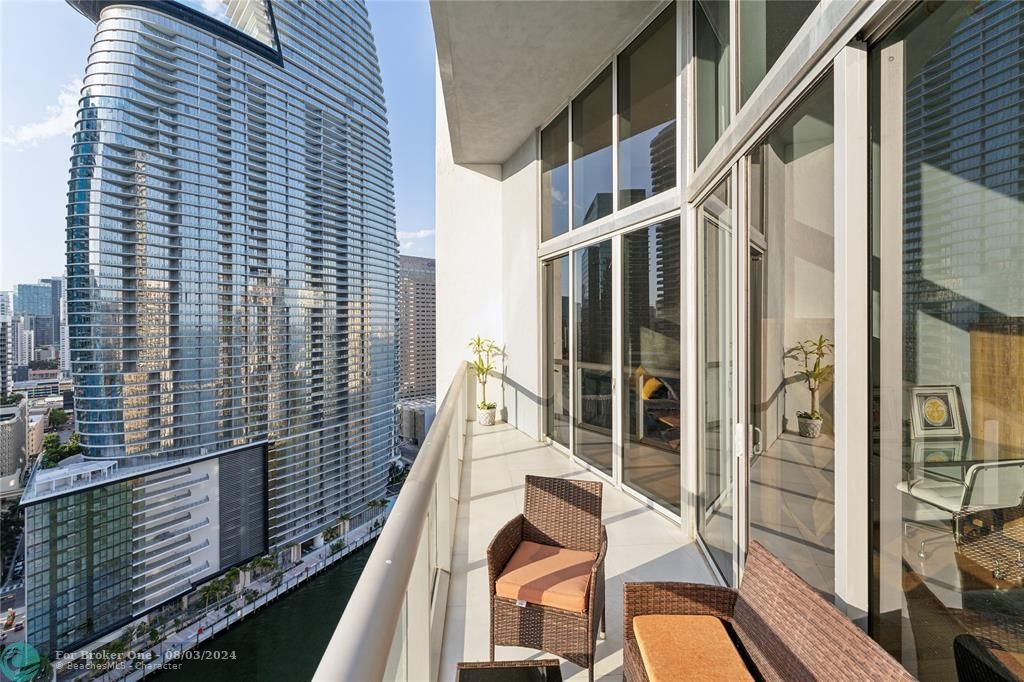 Active With Contract: $4,200 (1 beds, 1 baths, 816 Square Feet)