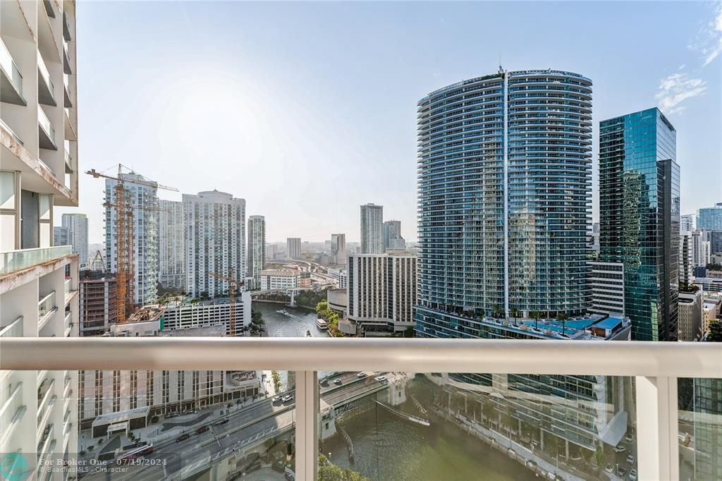 Active With Contract: $4,200 (1 beds, 1 baths, 816 Square Feet)