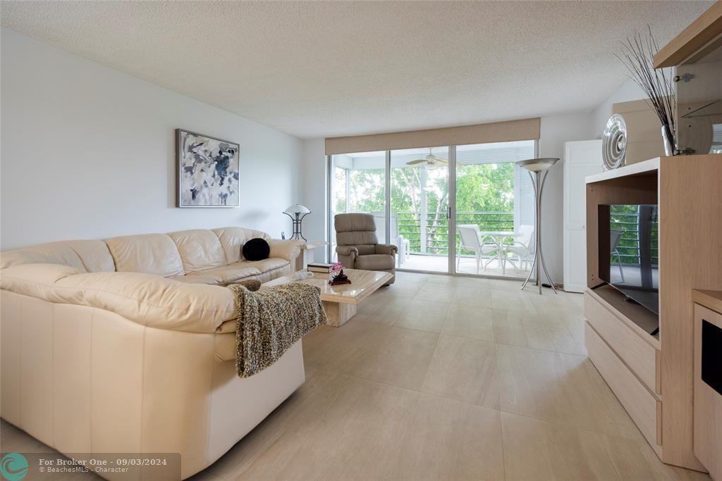 Active With Contract: $345,000 (3 beds, 2 baths, 1390 Square Feet)