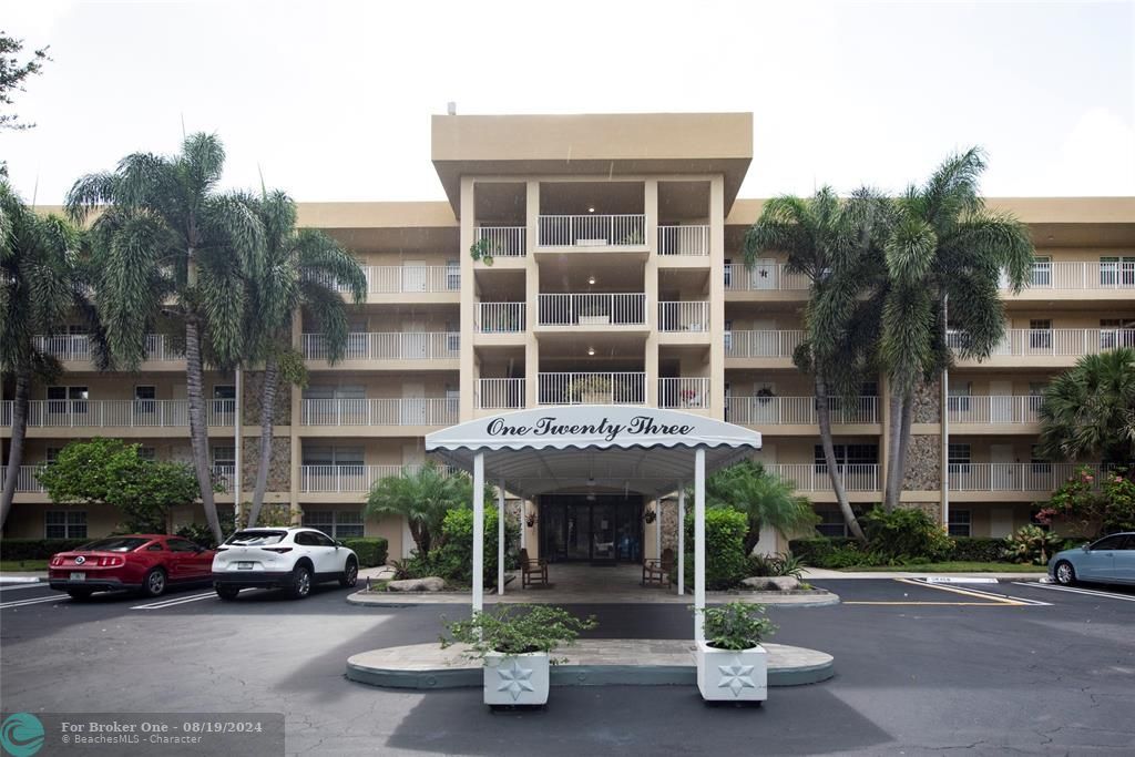 Active With Contract: $345,000 (3 beds, 2 baths, 1390 Square Feet)