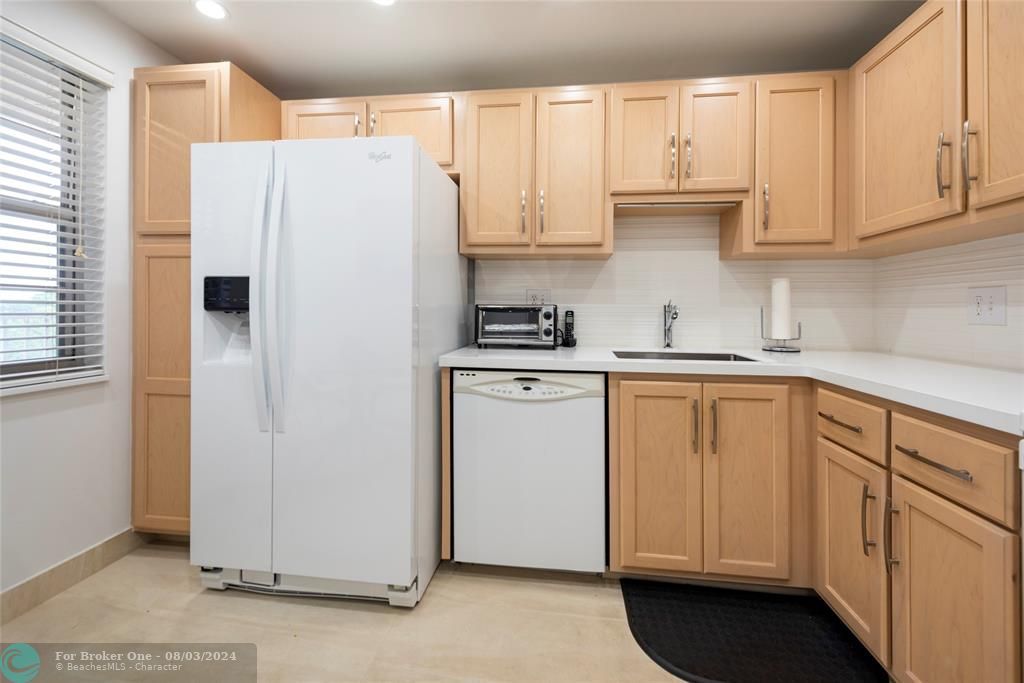 For Sale: $345,000 (3 beds, 2 baths, 1390 Square Feet)