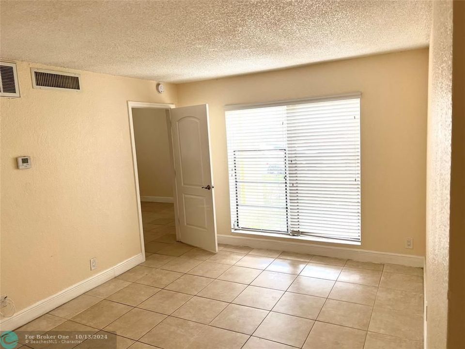 For Sale: $200,000 (3 beds, 2 baths, 1167 Square Feet)