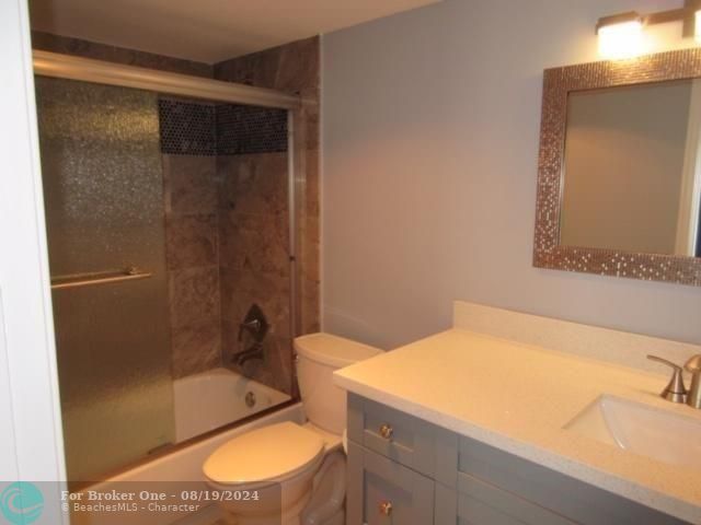 For Rent: $2,500 (2 beds, 2 baths, 1002 Square Feet)