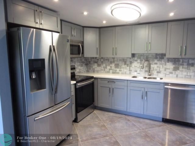 For Rent: $2,500 (2 beds, 2 baths, 1002 Square Feet)