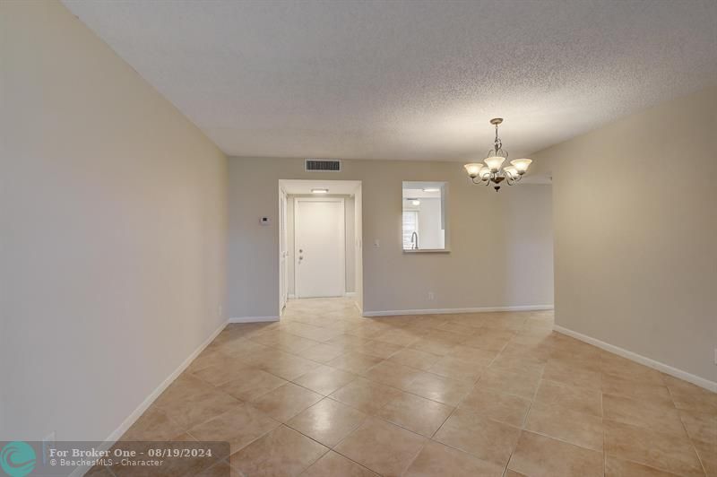 For Rent: $2,200 (2 beds, 2 baths, 1005 Square Feet)