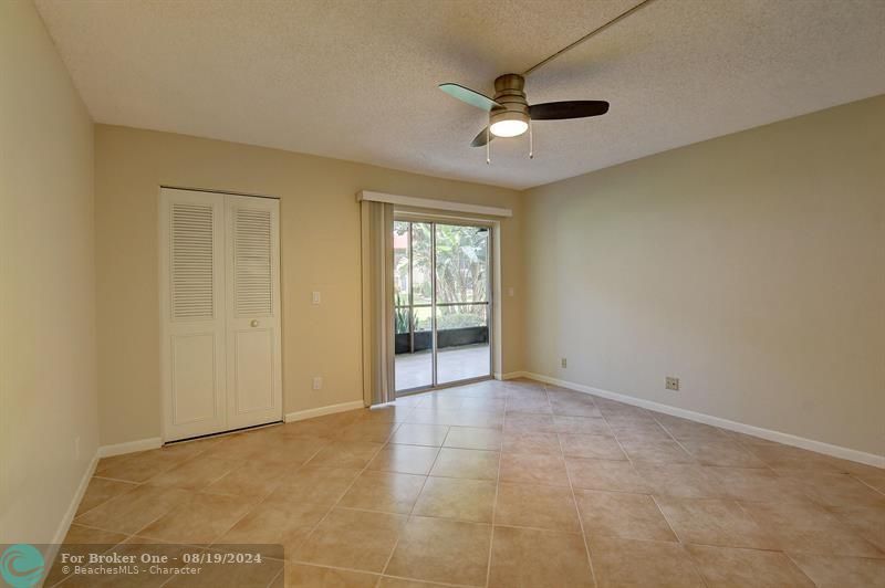 For Rent: $2,200 (2 beds, 2 baths, 1005 Square Feet)