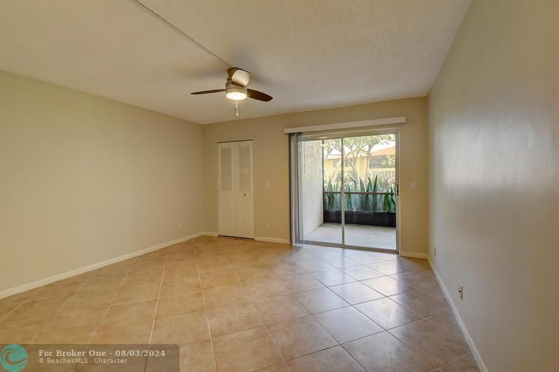 For Rent: $2,200 (2 beds, 2 baths, 1005 Square Feet)