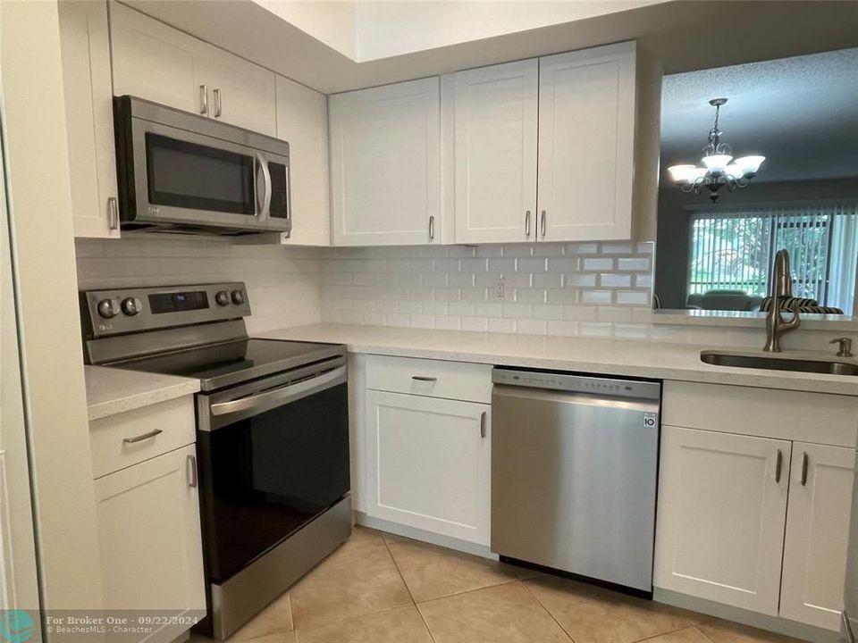 For Rent: $2,200 (2 beds, 2 baths, 1005 Square Feet)