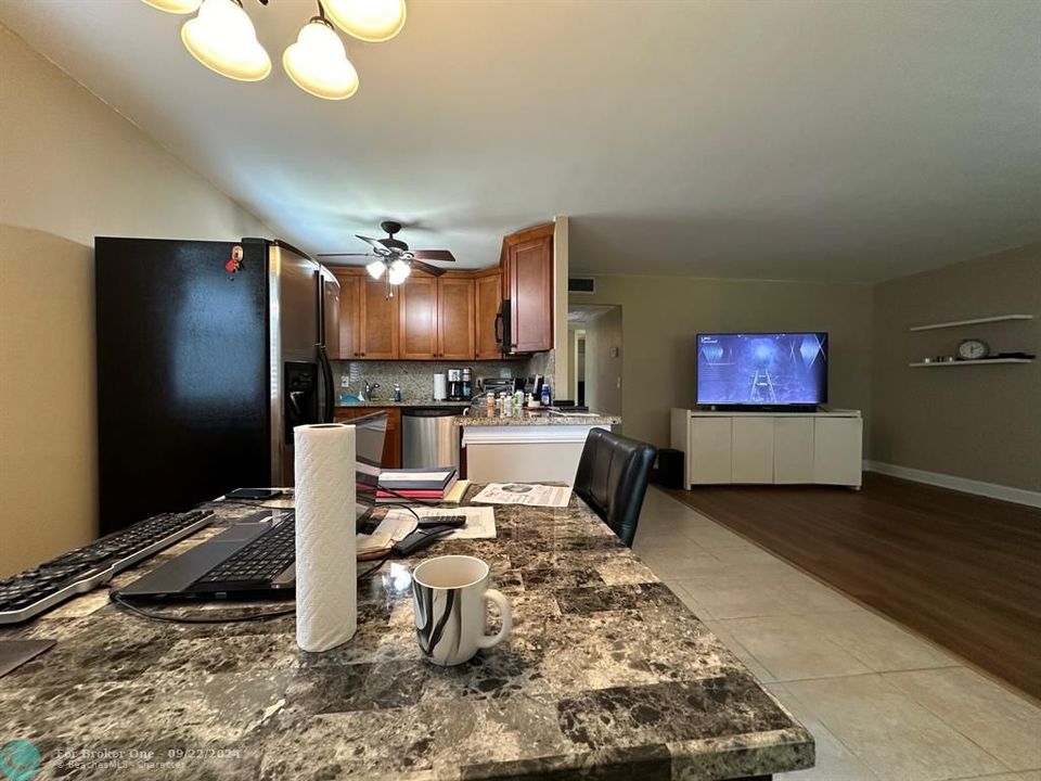 For Sale: $105,000 (2 beds, 2 baths, 883 Square Feet)