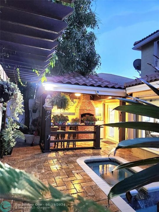 En Venta: $875,000 (4 camas, 3 baños, 2650 Pies cuadrados)