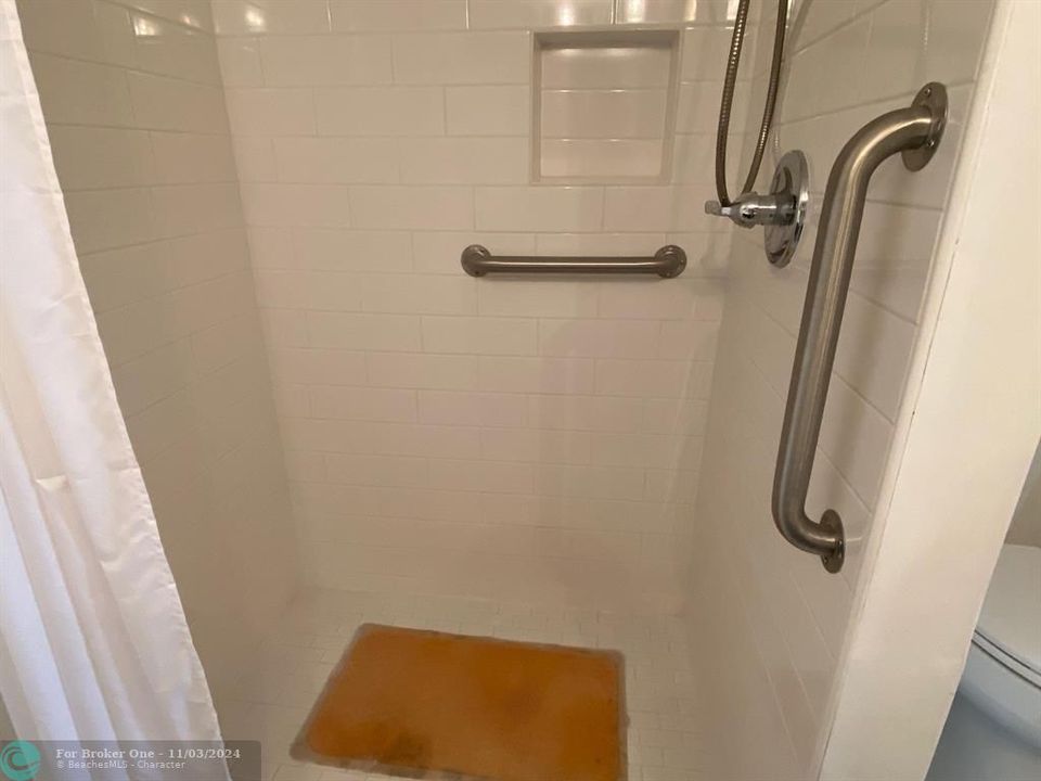 For Sale: $160,000 (2 beds, 2 baths, 1090 Square Feet)