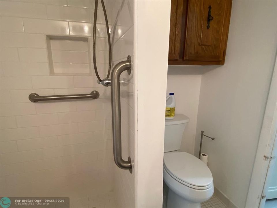 For Sale: $160,000 (2 beds, 2 baths, 1090 Square Feet)