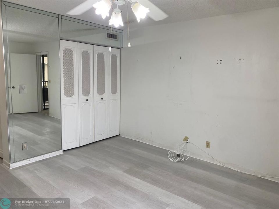 For Sale: $160,000 (2 beds, 2 baths, 1090 Square Feet)
