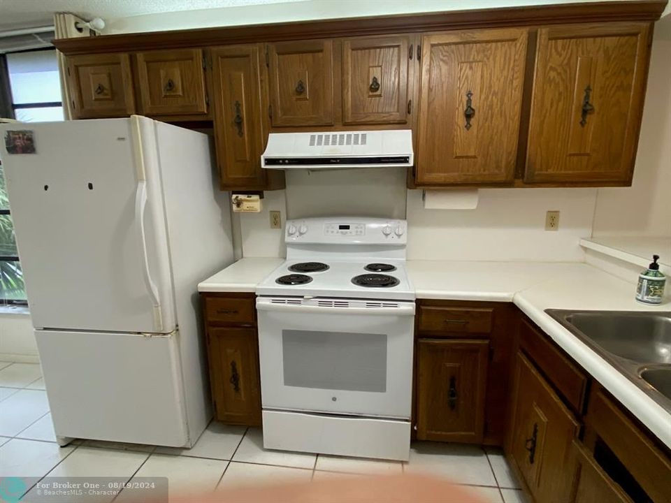 For Sale: $160,000 (2 beds, 2 baths, 1090 Square Feet)