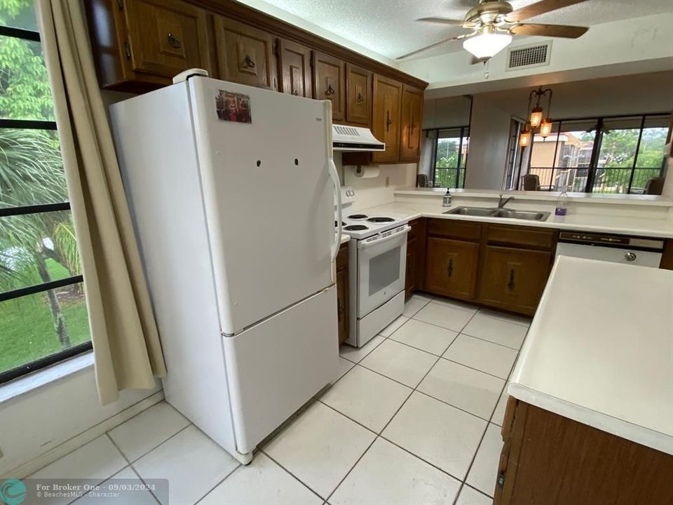 For Sale: $160,000 (2 beds, 2 baths, 1090 Square Feet)