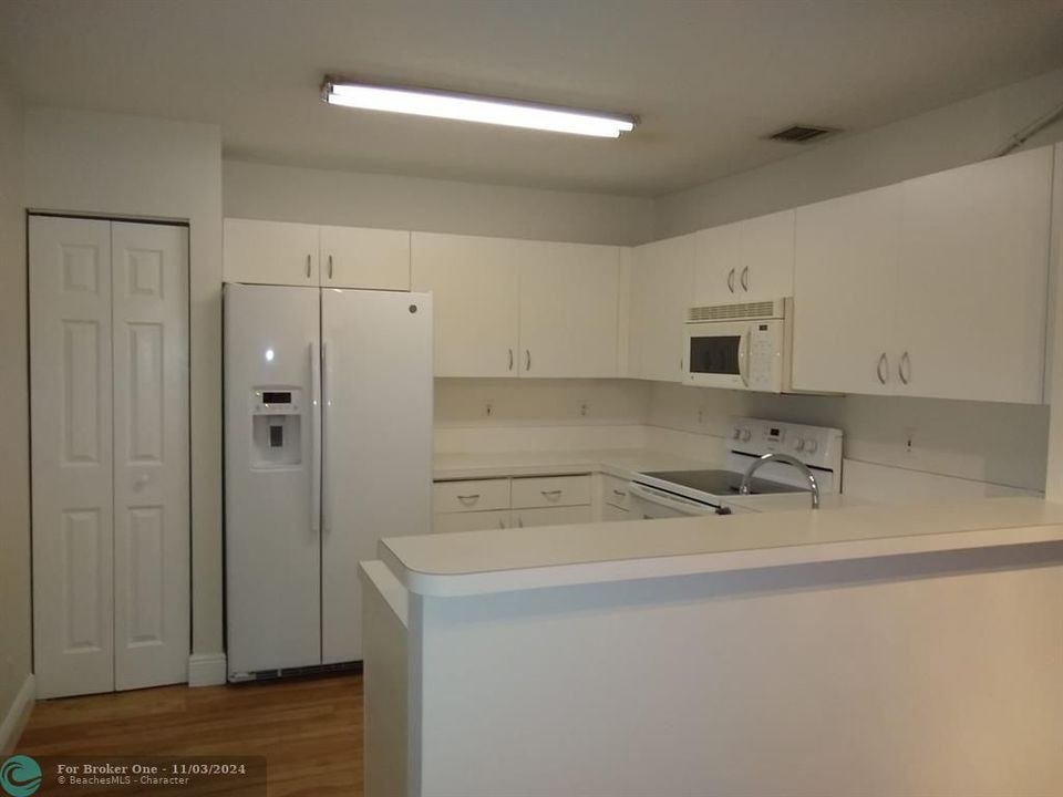 For Rent: $2,500 (2 beds, 2 baths, 1050 Square Feet)