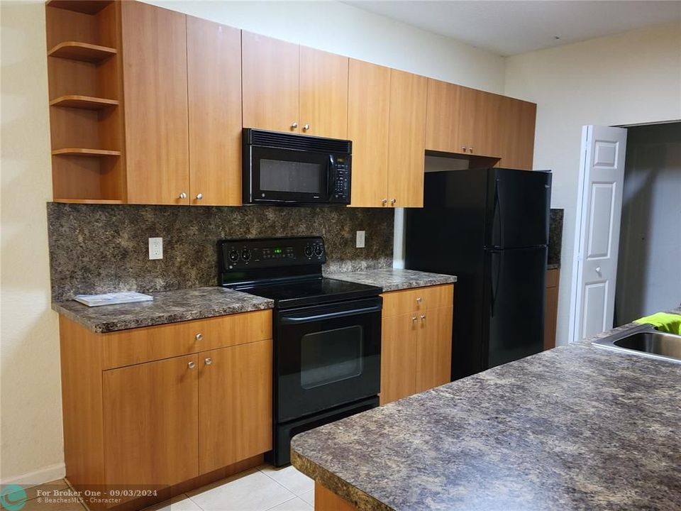 For Rent: $2,000 (2 beds, 2 baths, 1071 Square Feet)