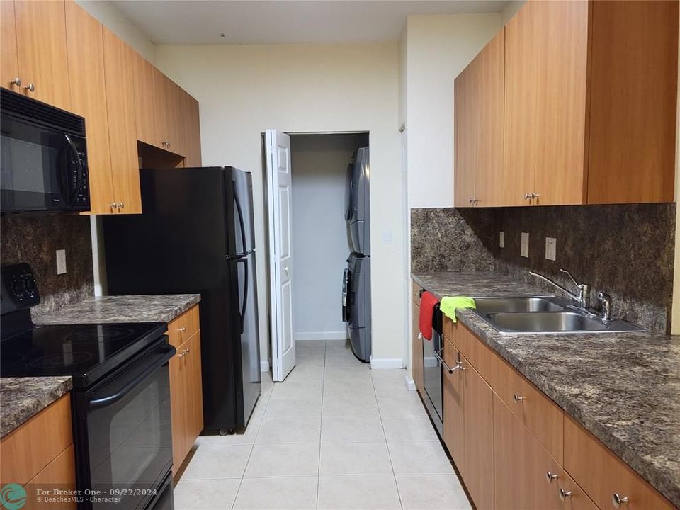 For Rent: $2,000 (2 beds, 2 baths, 1071 Square Feet)