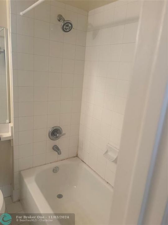 For Rent: $1,800 (1 beds, 1 baths, 1112 Square Feet)