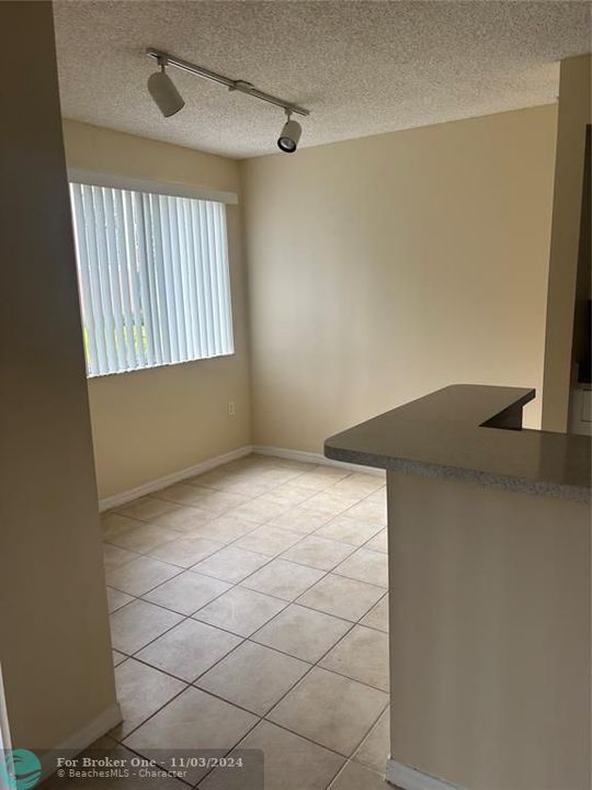 For Rent: $1,800 (1 beds, 1 baths, 1112 Square Feet)