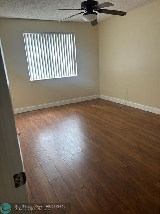 For Rent: $1,800 (1 beds, 1 baths, 1112 Square Feet)